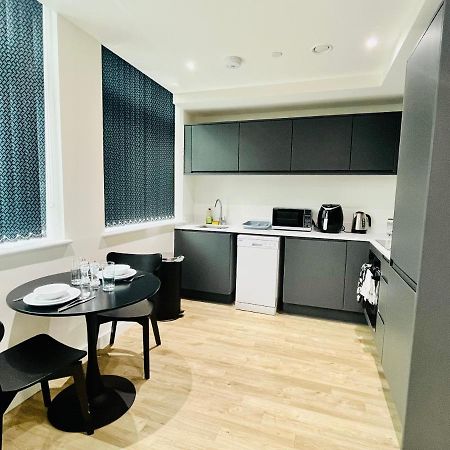 Fully Equipped One Bedroom Apartment Near Old Trafford Stadium! Manchester Bagian luar foto
