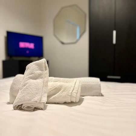 Fully Equipped One Bedroom Apartment Near Old Trafford Stadium! Manchester Bagian luar foto