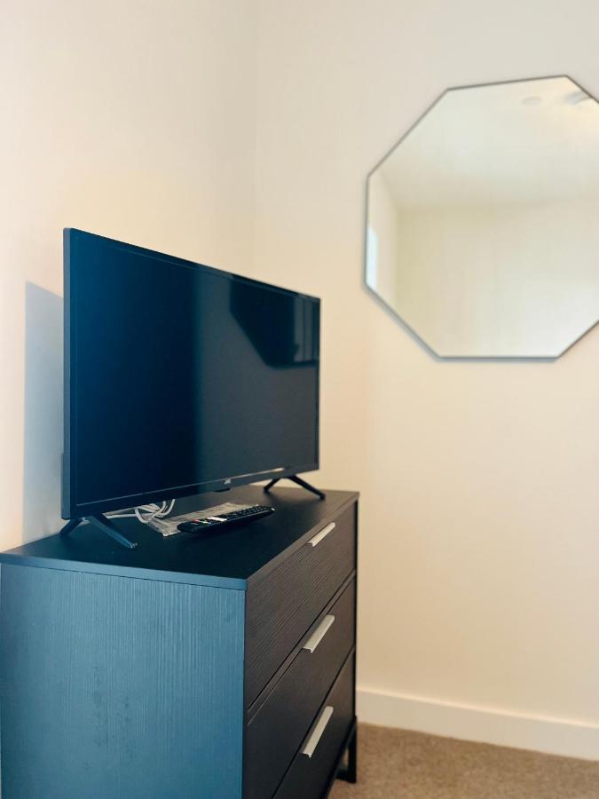 Fully Equipped One Bedroom Apartment Near Old Trafford Stadium! Manchester Bagian luar foto