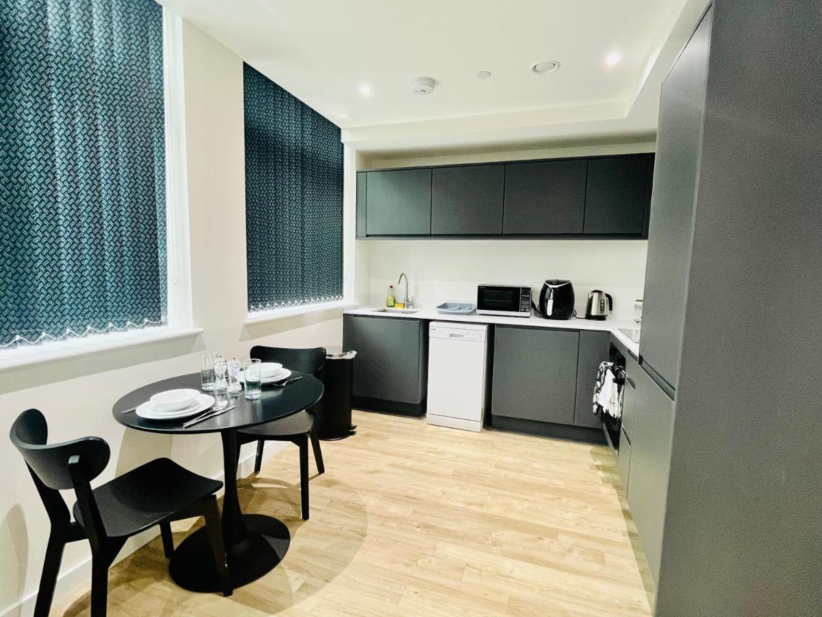 Fully Equipped One Bedroom Apartment Near Old Trafford Stadium! Manchester Bagian luar foto