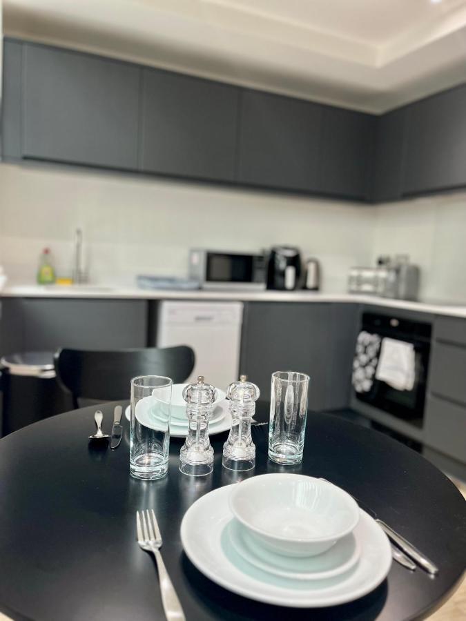 Fully Equipped One Bedroom Apartment Near Old Trafford Stadium! Manchester Bagian luar foto