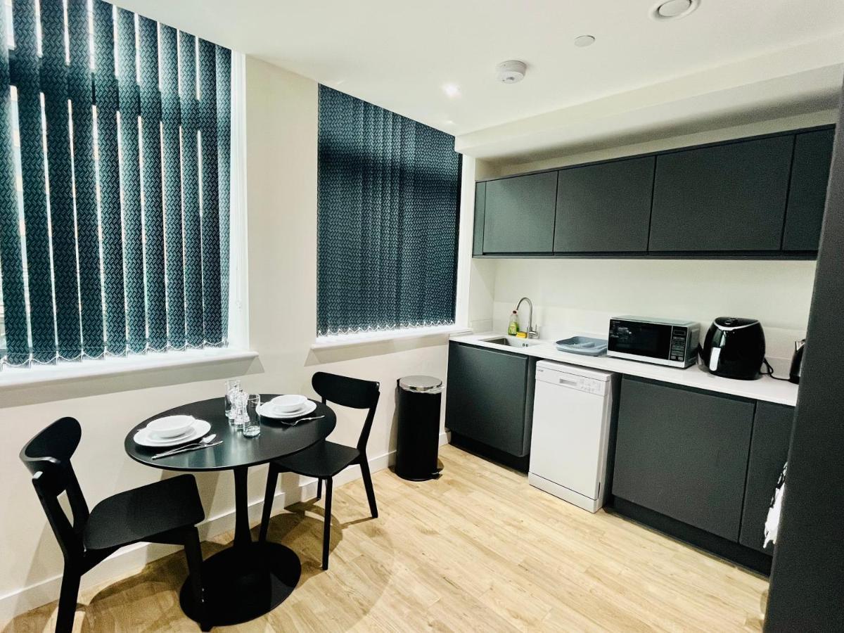 Fully Equipped One Bedroom Apartment Near Old Trafford Stadium! Manchester Bagian luar foto