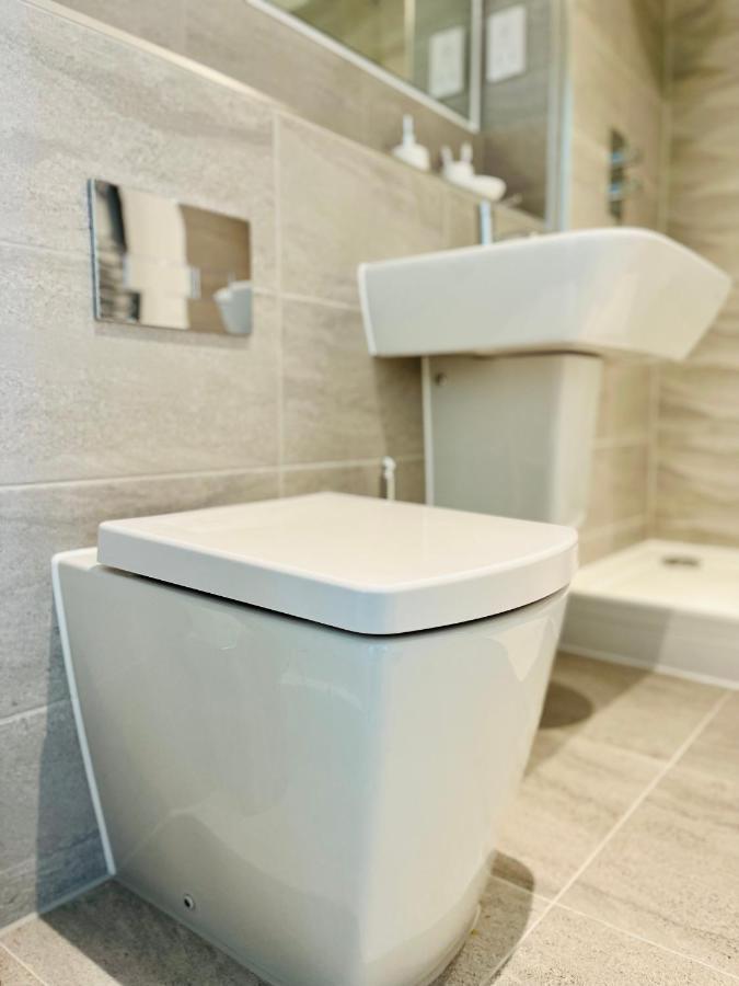 Fully Equipped One Bedroom Apartment Near Old Trafford Stadium! Manchester Bagian luar foto